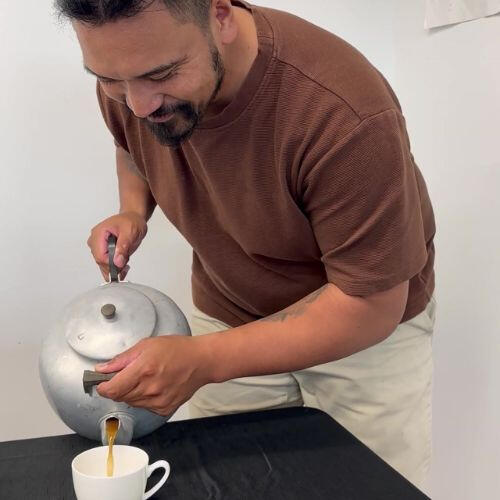 Kenape Saupese pouring koko at Te Whare Hihiri, Wellington